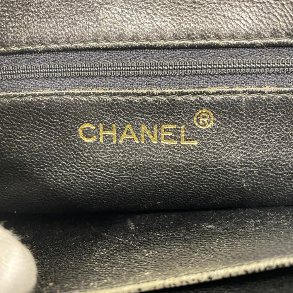 CHANEL Black Lambskin Leather Shoulder Bag - Picture 5 of 10